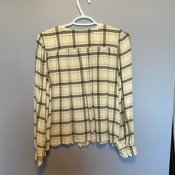 Aritzia Wilfred Free Women Long Sleeve Button Down Shirt - Picture 6 of 10